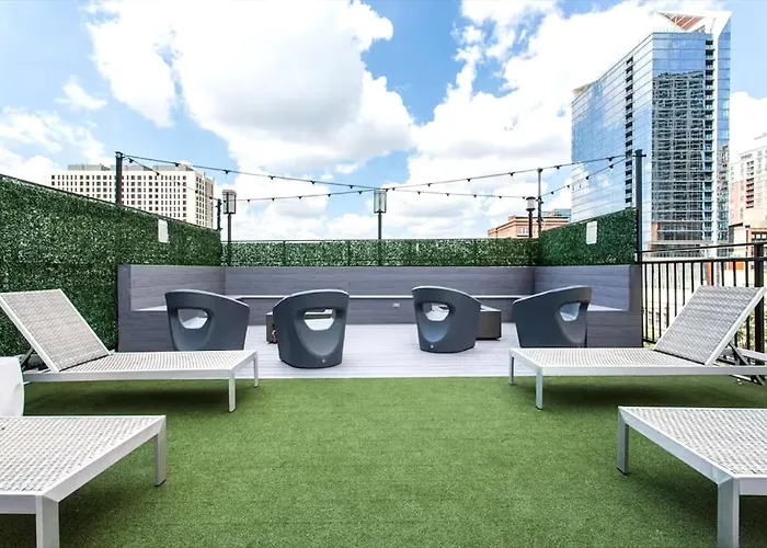 Mich Ave Downtown Grant Park, Museums 2bd-2ba #5 *